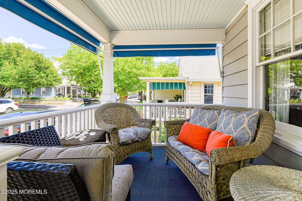 82 Franklin Avenue - Photo 3