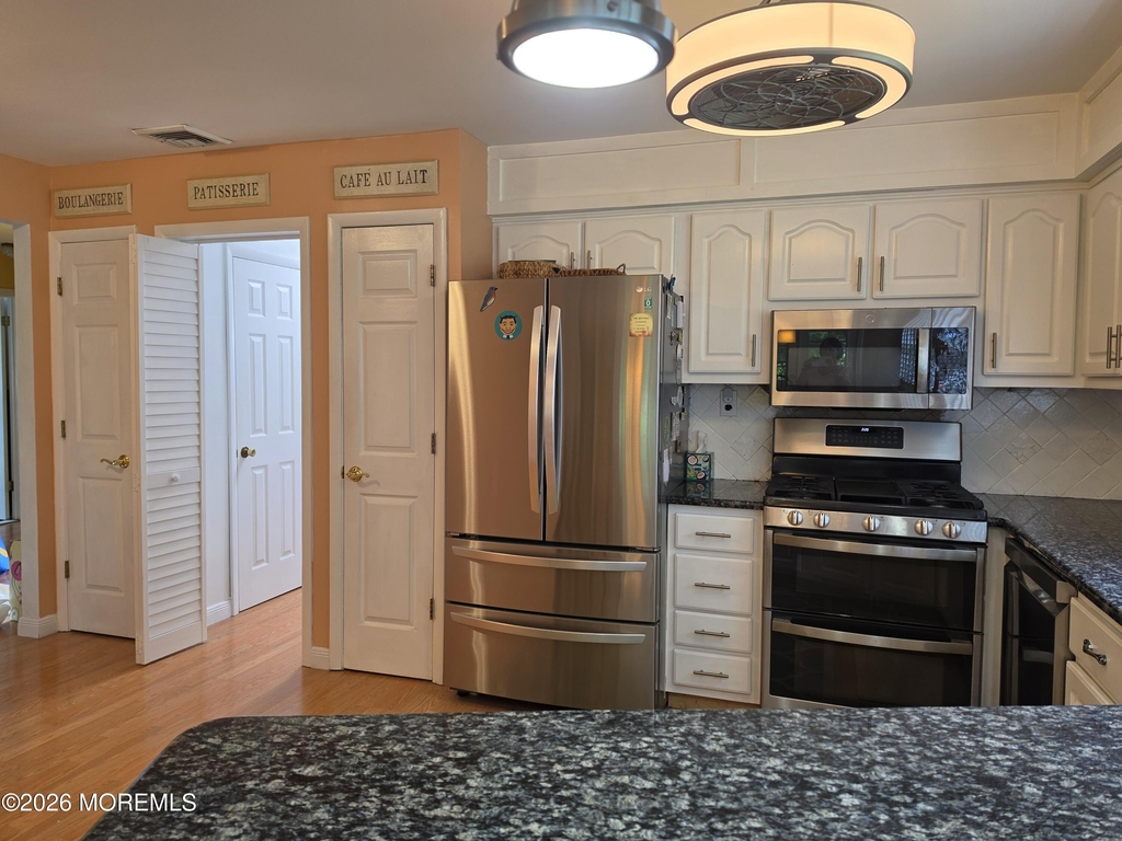 6 Burns Court - Photo 9