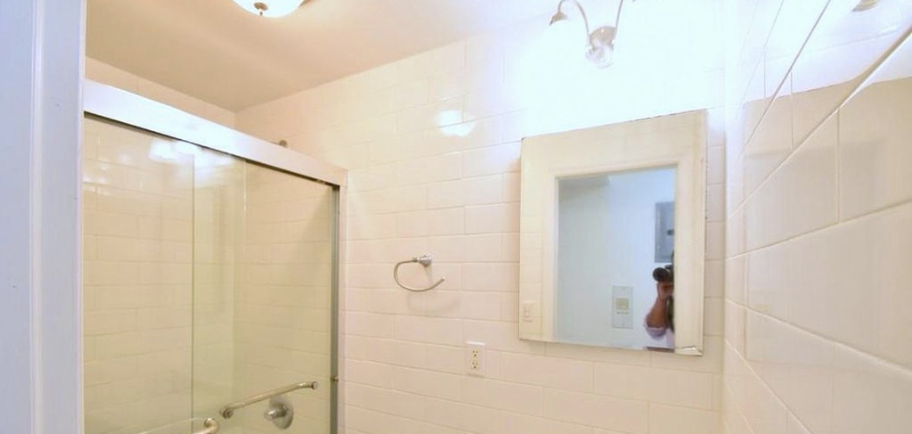 215 East 10th Street - Photo 3