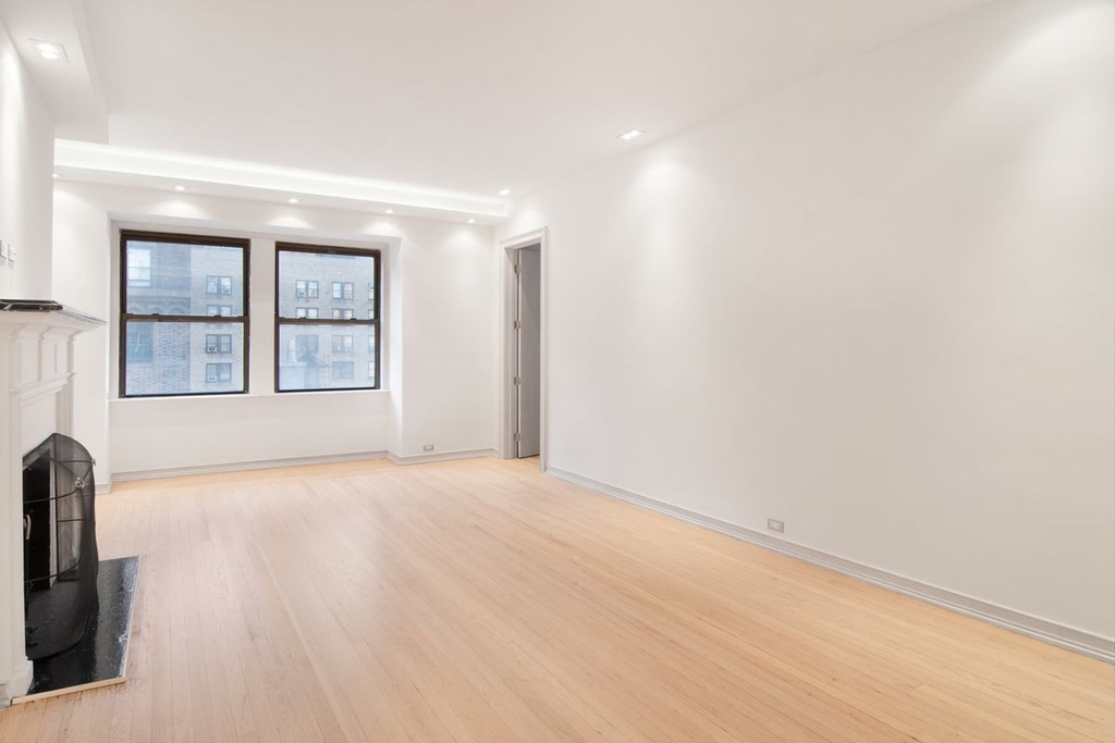 West 58th Street - Photo 0