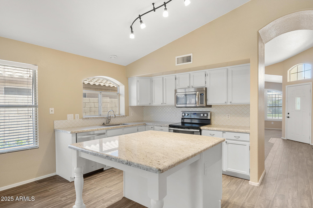 7936 W Taro Lane - Photo 5