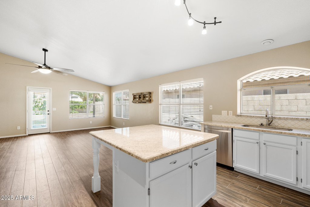 7936 W Taro Lane - Photo 4