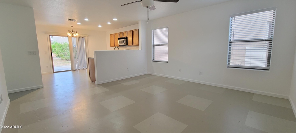 45556 W Amsterdam Road - Photo 0