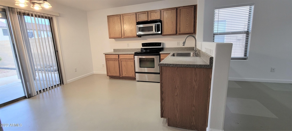 45556 W Amsterdam Road - Photo 4