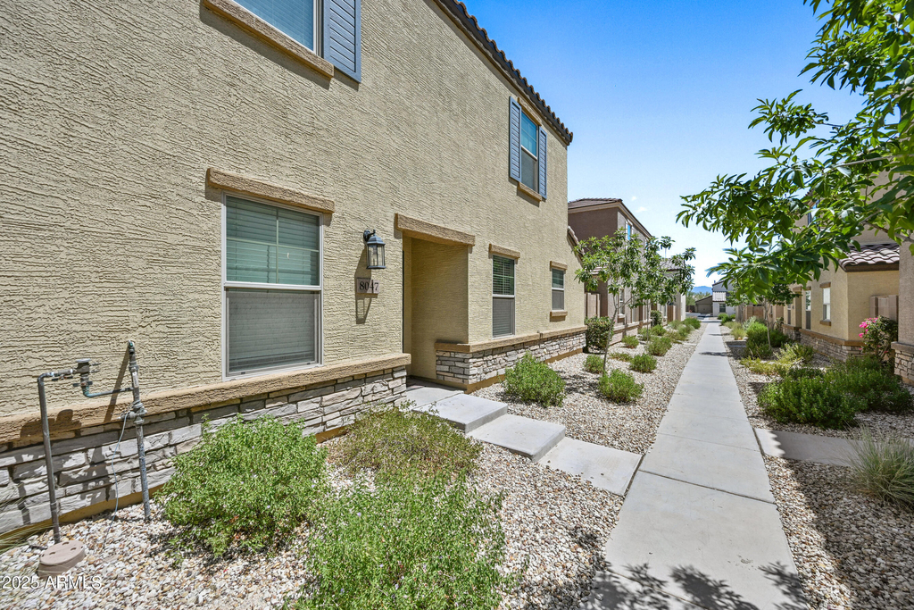 8047 W Albeniz Place - Photo 0