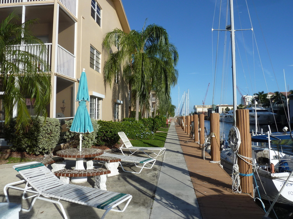 1510 Se 15th Street - Photo 15