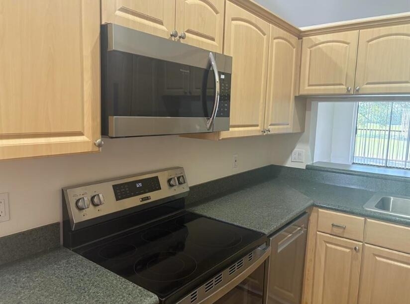 1112 Keystone Drive - Photo 2