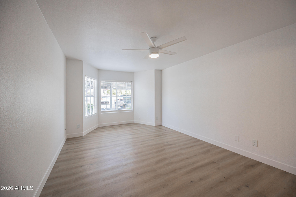 2910 W Marconi Avenue - Photo 11