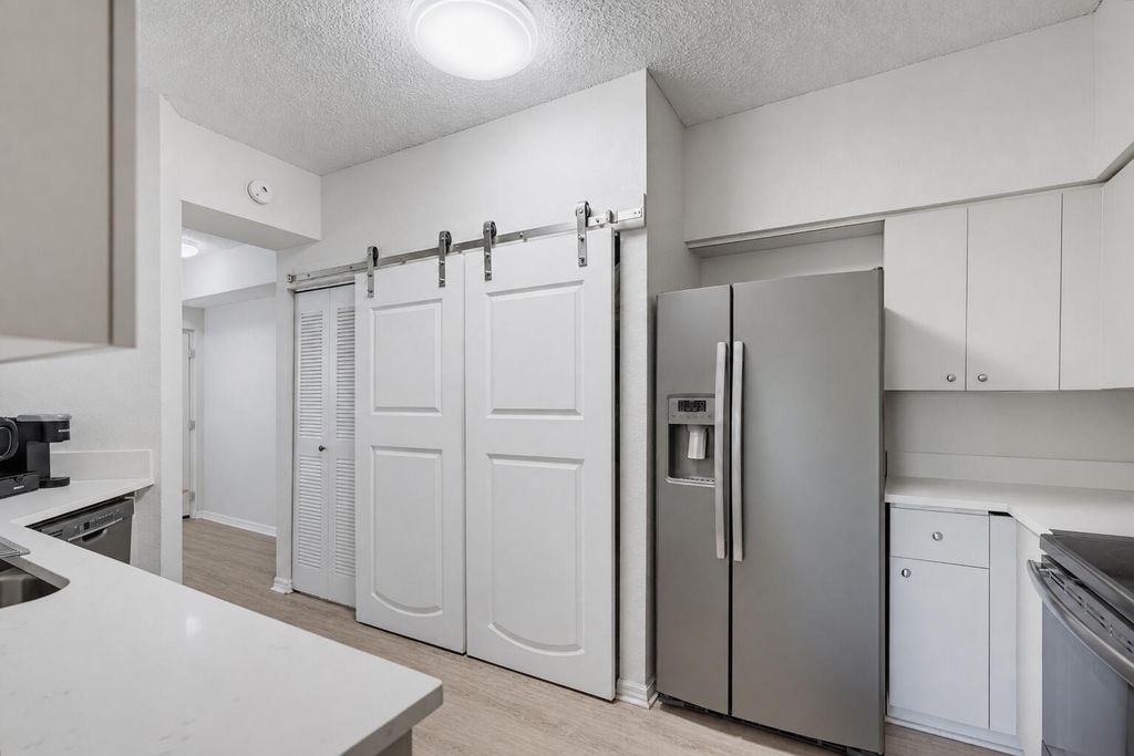 350 Crestwood Circle - Photo 2