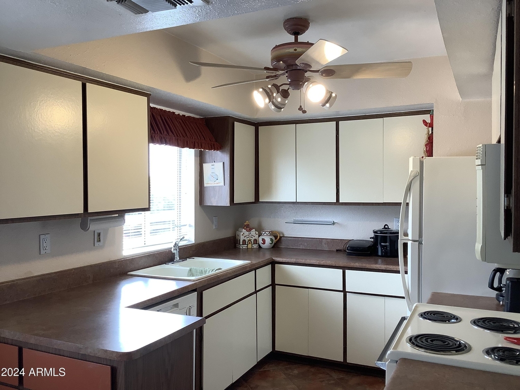 4444 E Paradise Village Parkway N - Photo 2