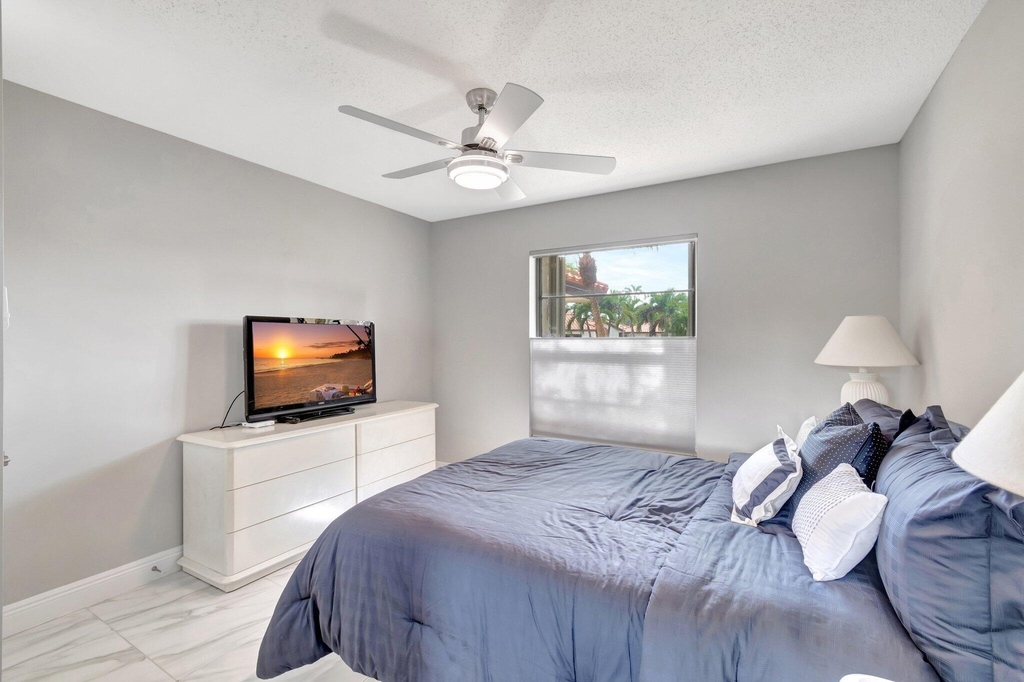 10927 Dolphin Palm Court - Photo 20
