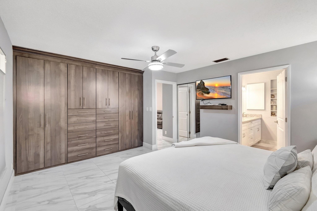 10927 Dolphin Palm Court - Photo 15