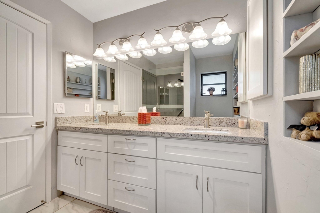 10927 Dolphin Palm Court - Photo 17
