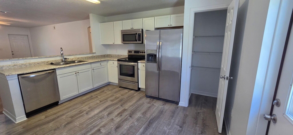 2135 19th Avenue Sw - Photo 2