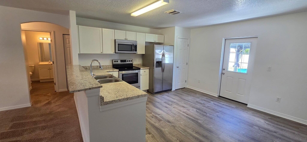 2135 19th Avenue Sw - Photo 3
