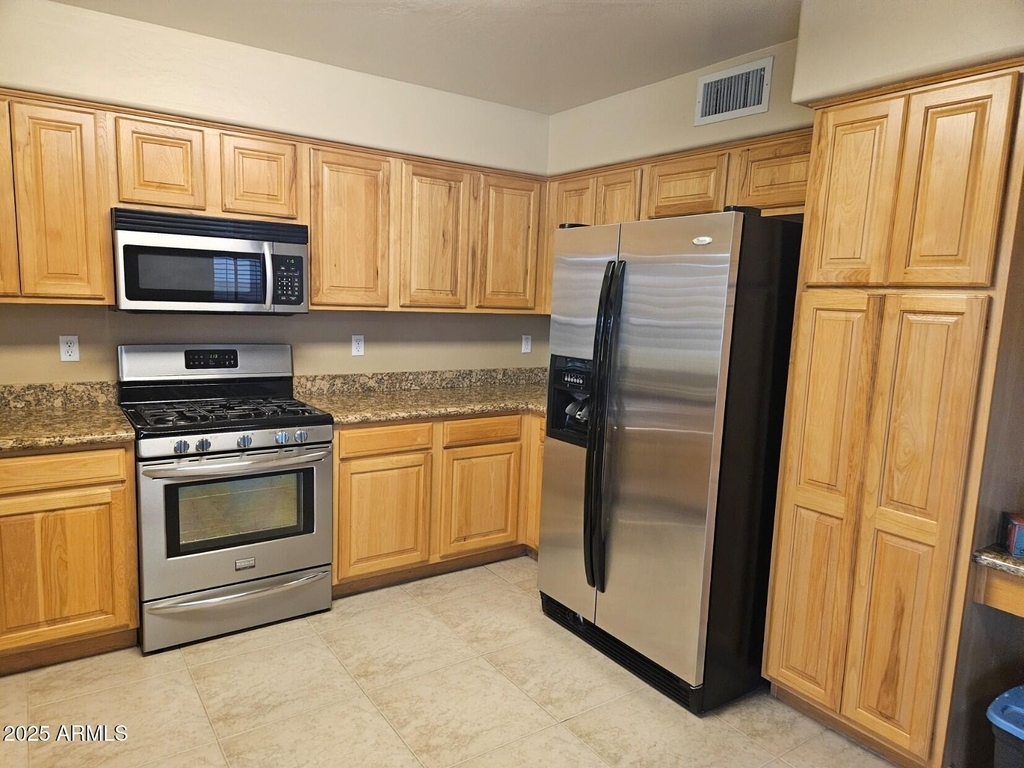 16833 W Bradford Way - Photo 7