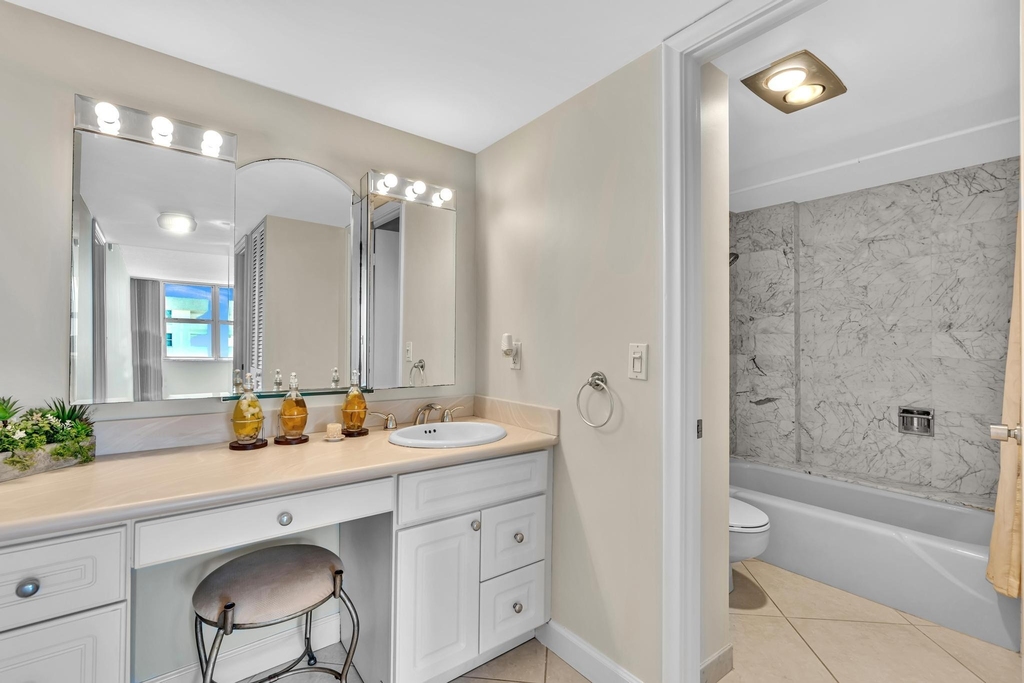 1150 Hillsboro Mile - Photo 43