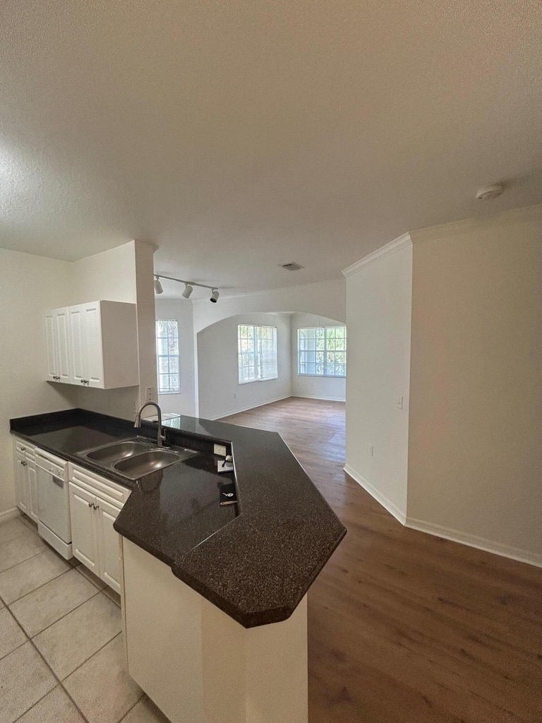 272 Se Kitching Circle - Photo 9