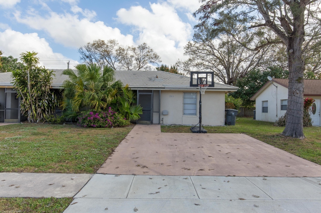 1348 Riverside Circle - Photo 0