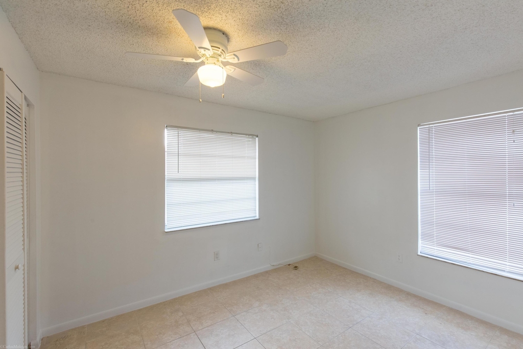 1348 Riverside Circle - Photo 3