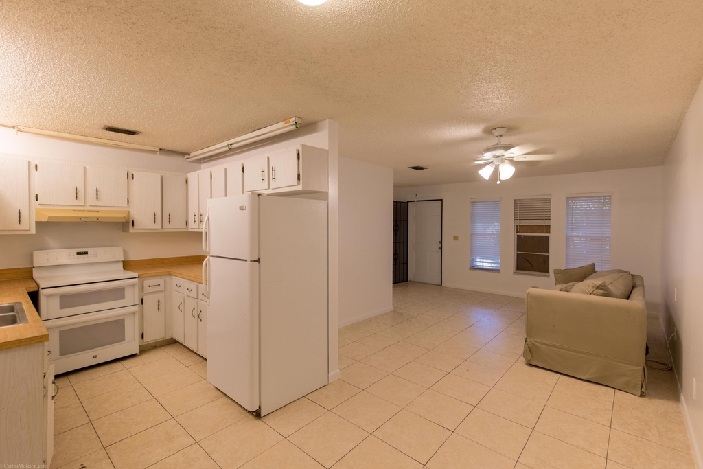 1348 Riverside Circle - Photo 2