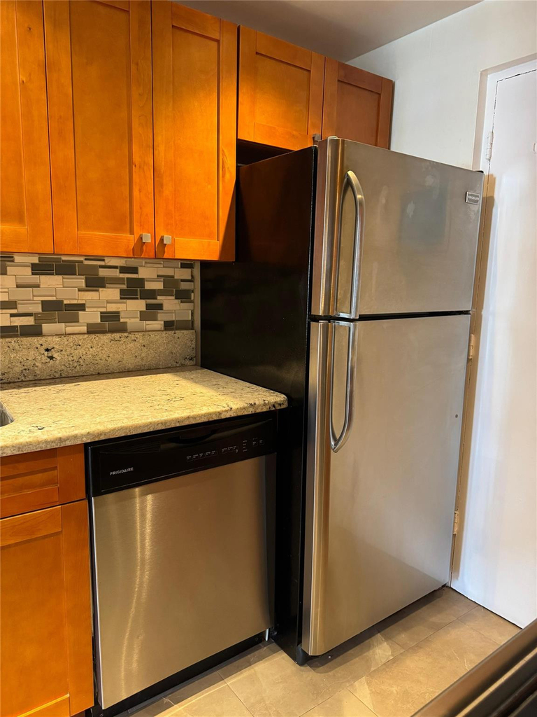 1407 Ne 56th Street - Photo 4