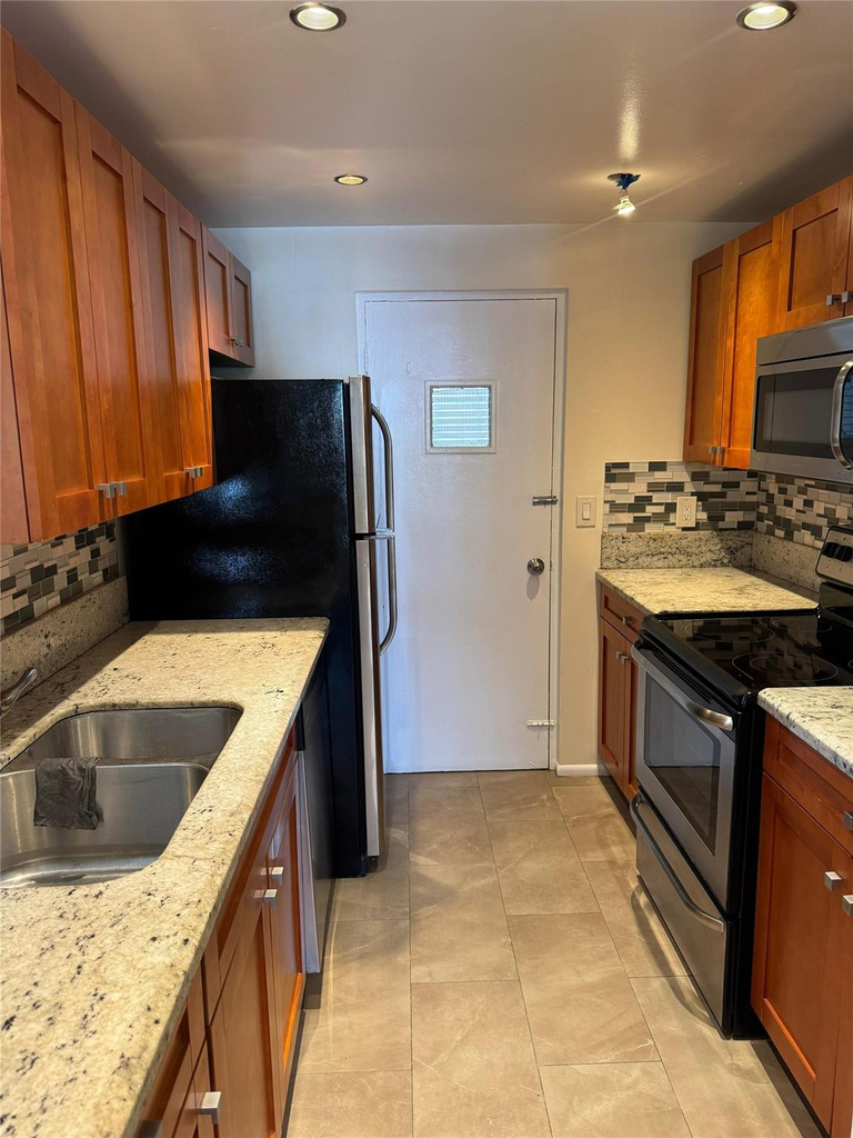 1407 Ne 56th Street - Photo 5