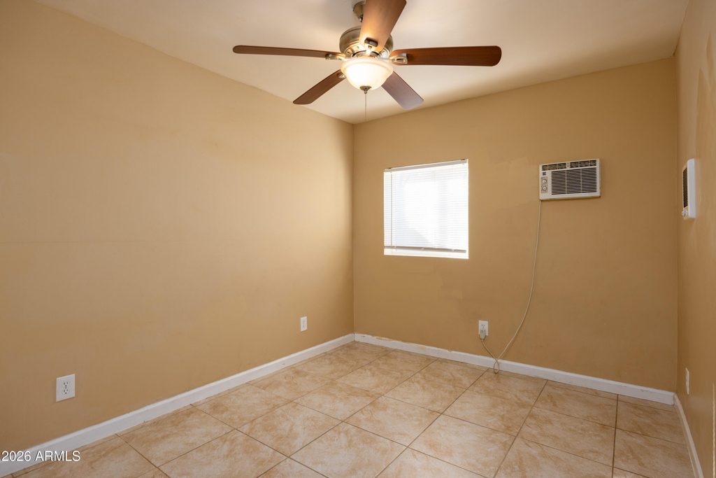 2501 W Belmont Avenue - Photo 10