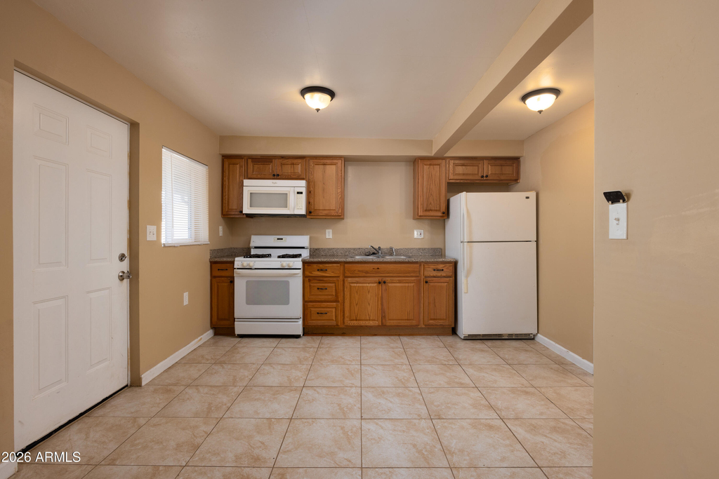 2501 W Belmont Avenue - Photo 5