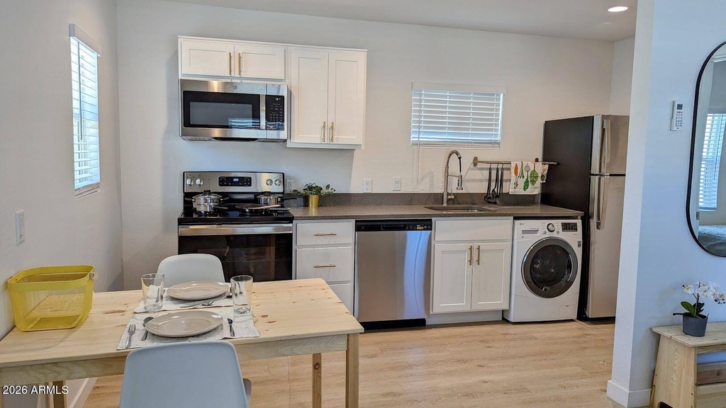 1620 E Apache Boulevard - Photo 0