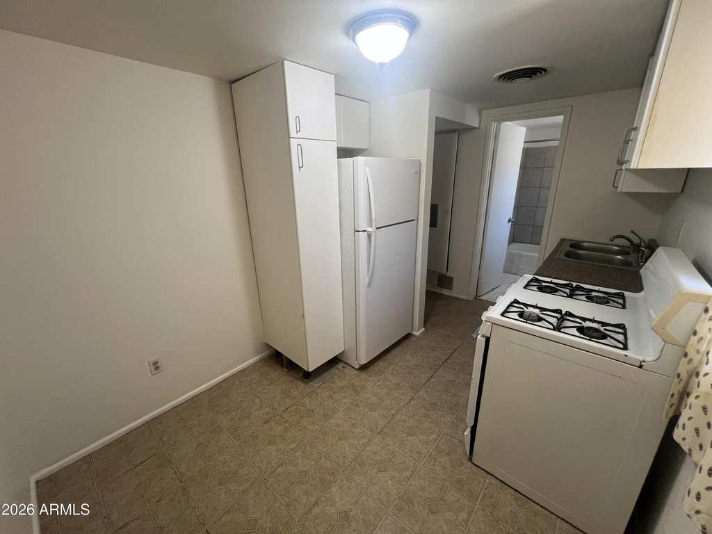 10017 N 7th Place - Photo 11