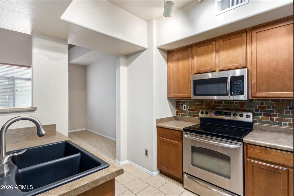 900 S 94th Street - Photo 10