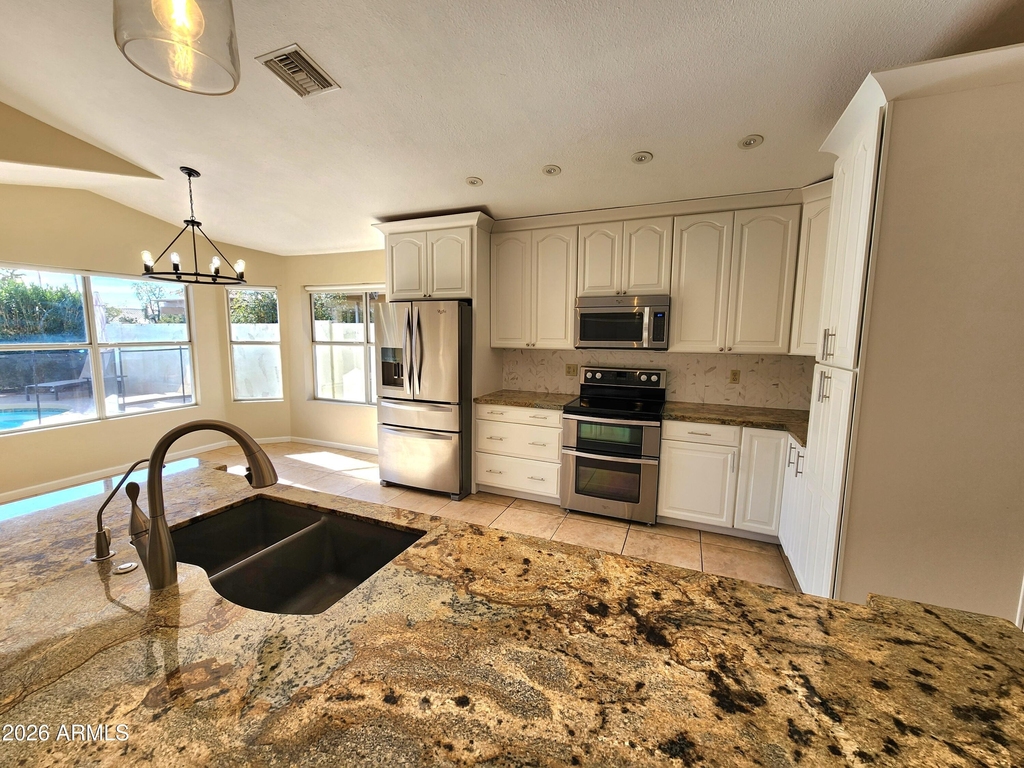 15013 S 46th Place - Photo 4