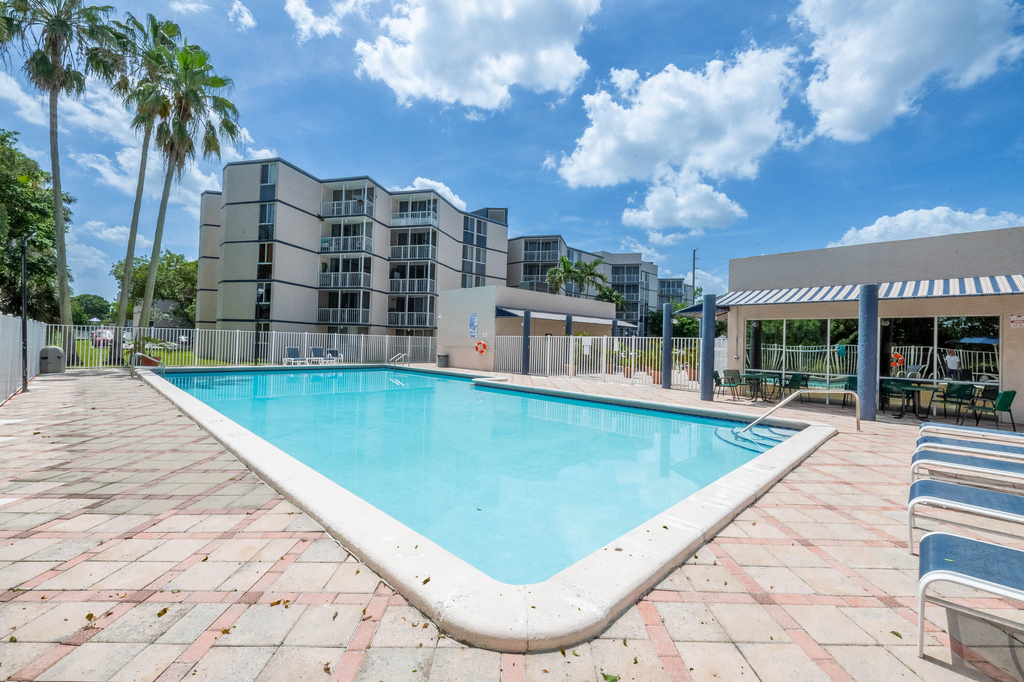 6995 Nw 186th Street - Photo 7