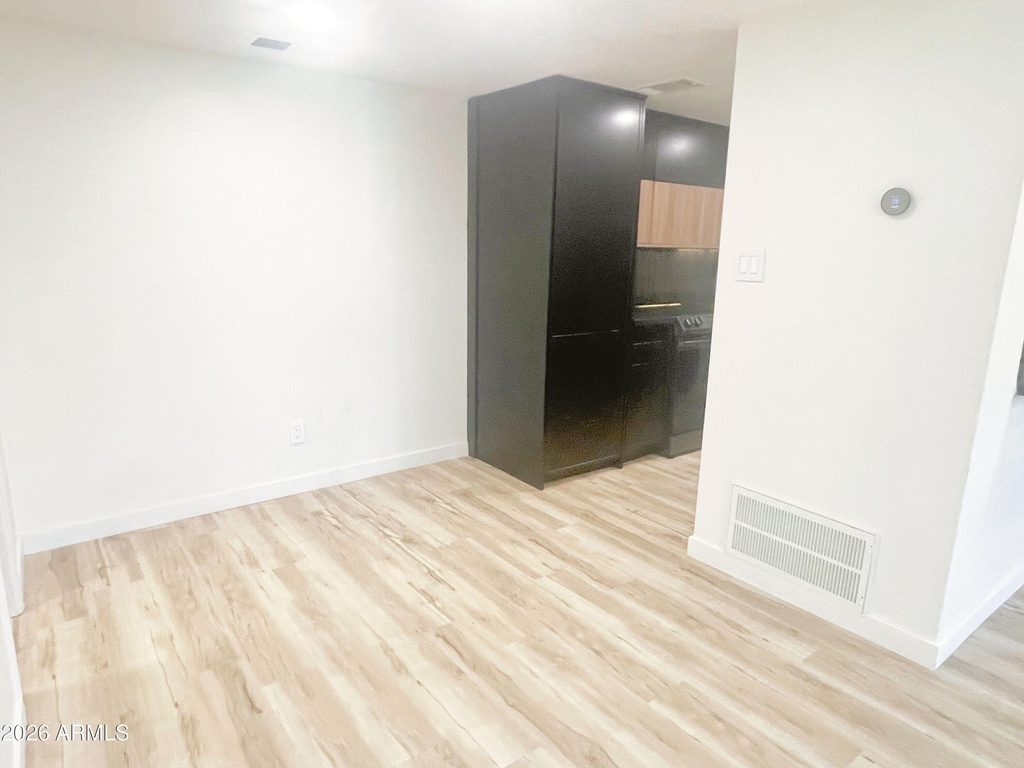 6026 N 79th Street - Photo 5