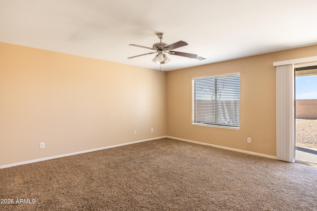 18892 N Toledo Avenue - Photo 5