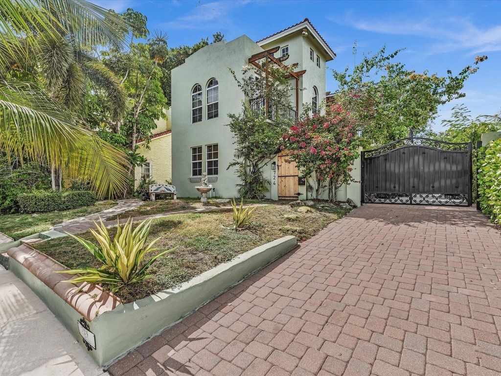 724 Park Place - Photo 2