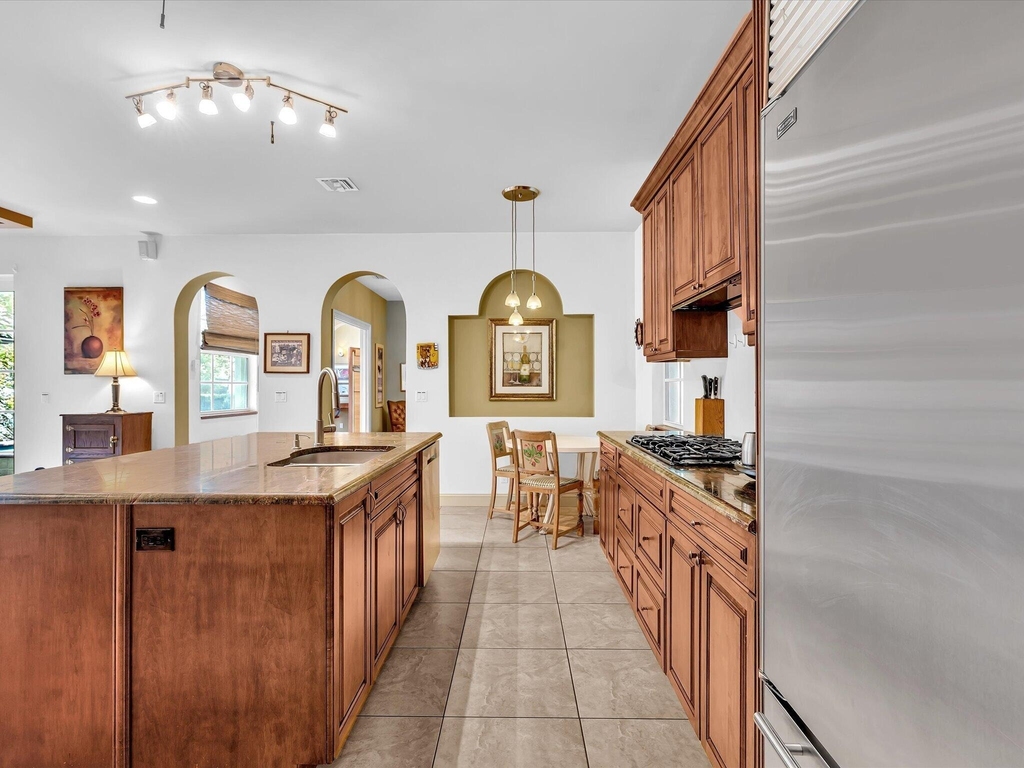 724 Park Place - Photo 12