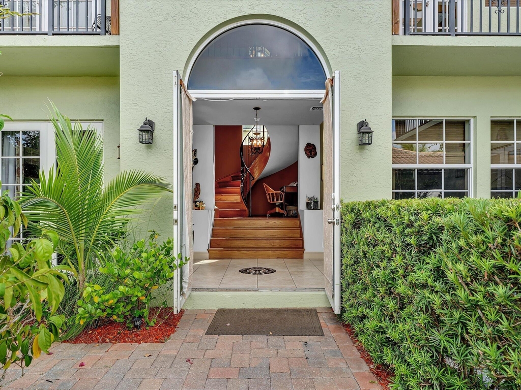724 Park Place - Photo 1