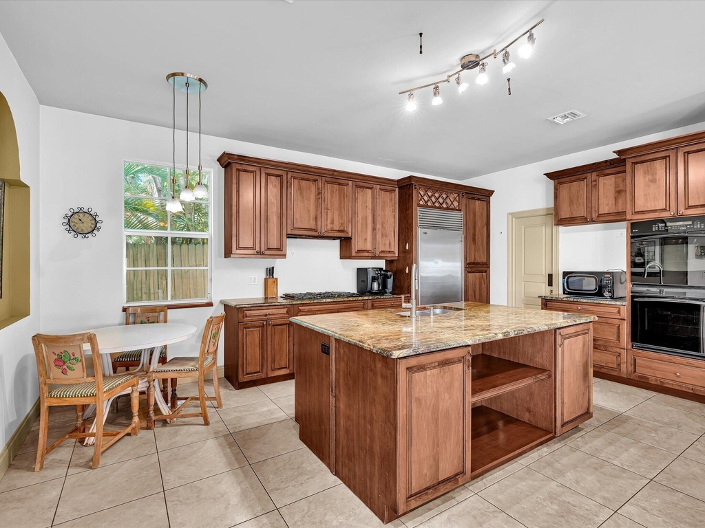 724 Park Place - Photo 7