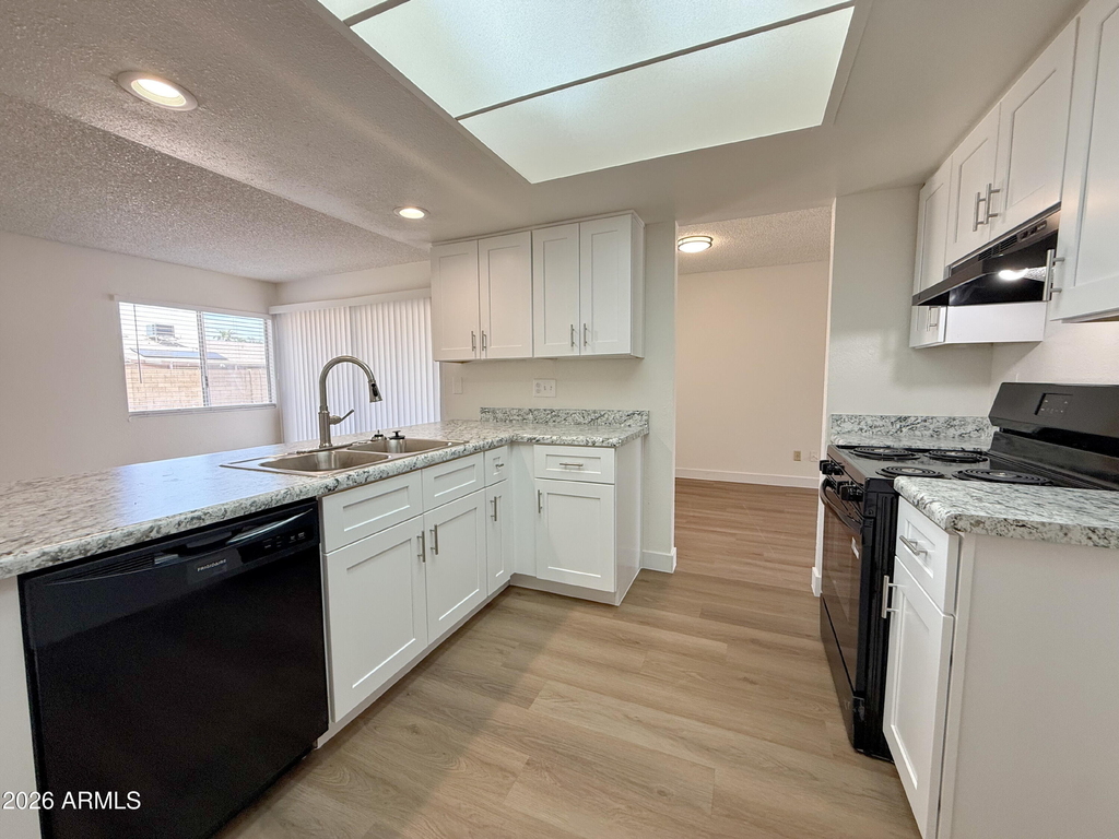15420 N 23rd Drive - Photo 5