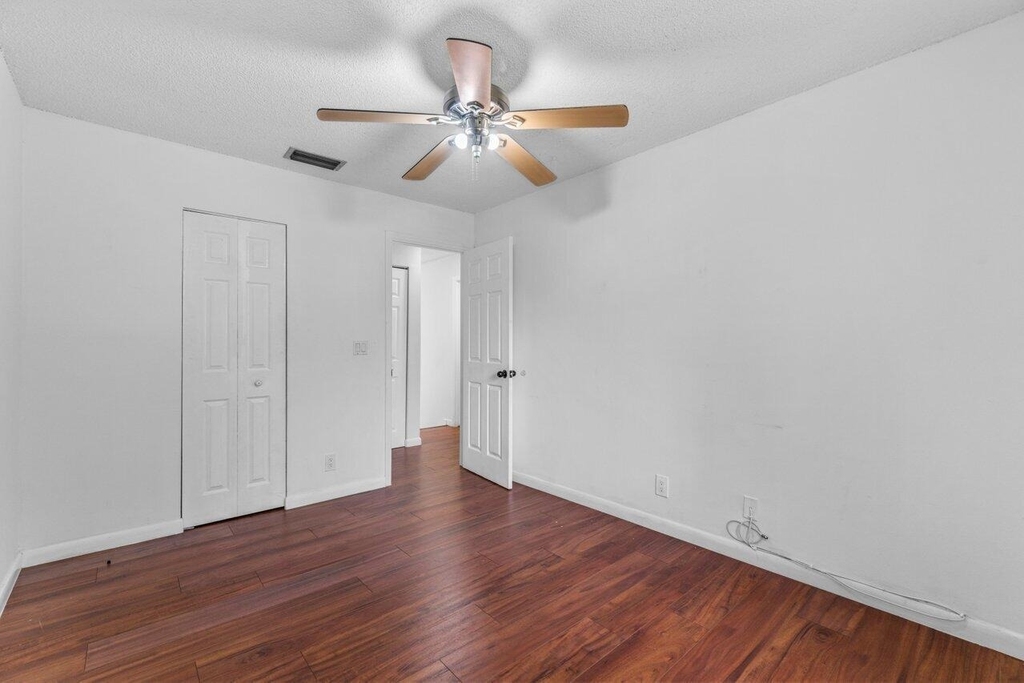 1149 Nw 13th Street - Photo 15