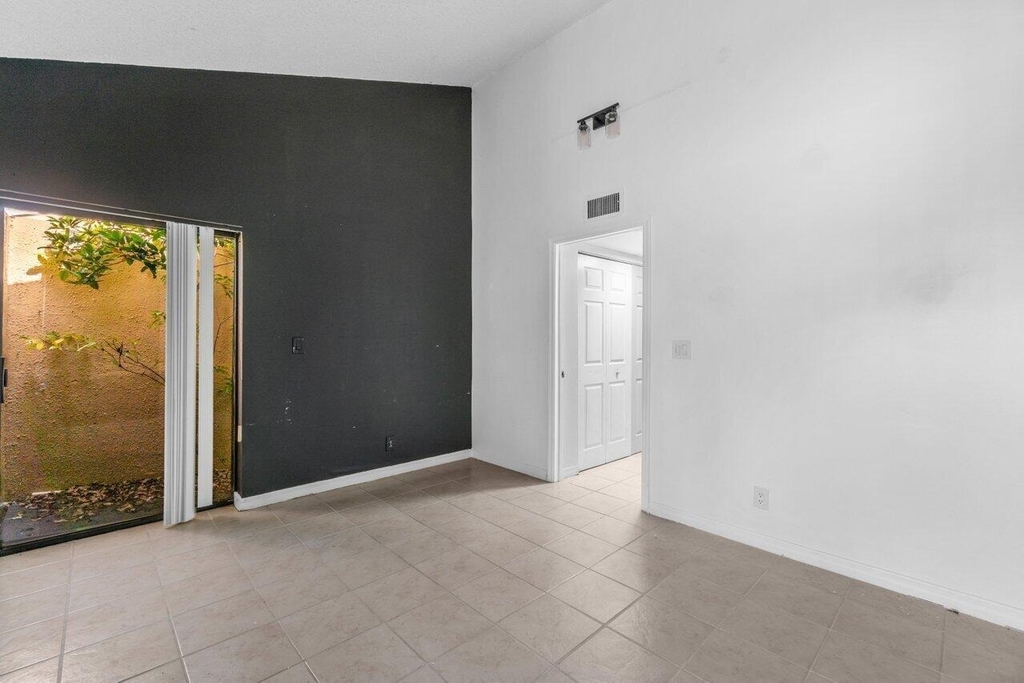 1149 Nw 13th Street - Photo 11