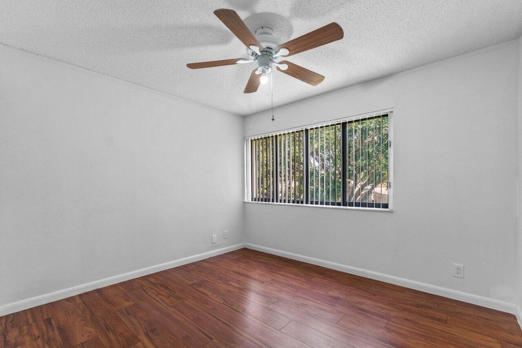 1149 Nw 13th Street - Photo 12