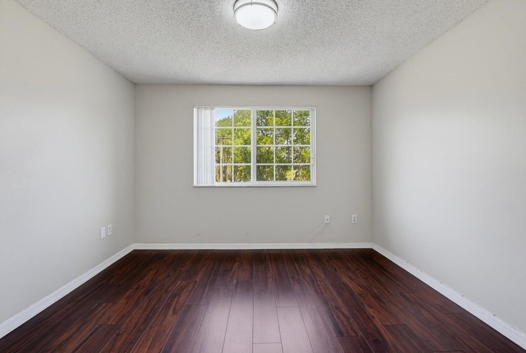 400 Crestwood Court N - Photo 6