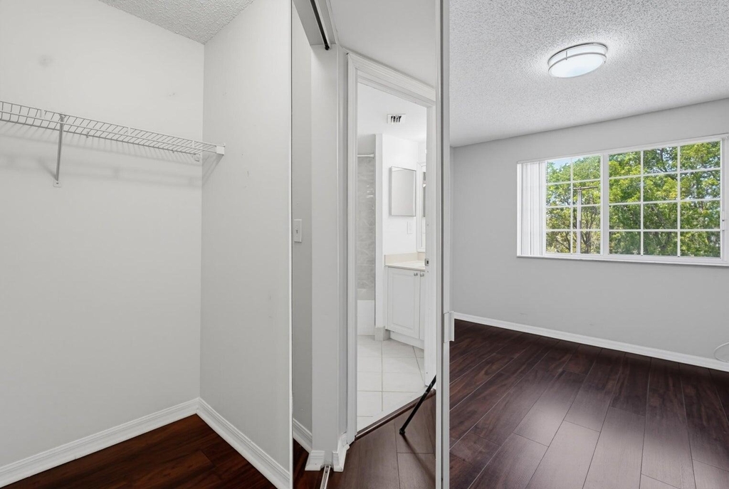 400 Crestwood Court N - Photo 7