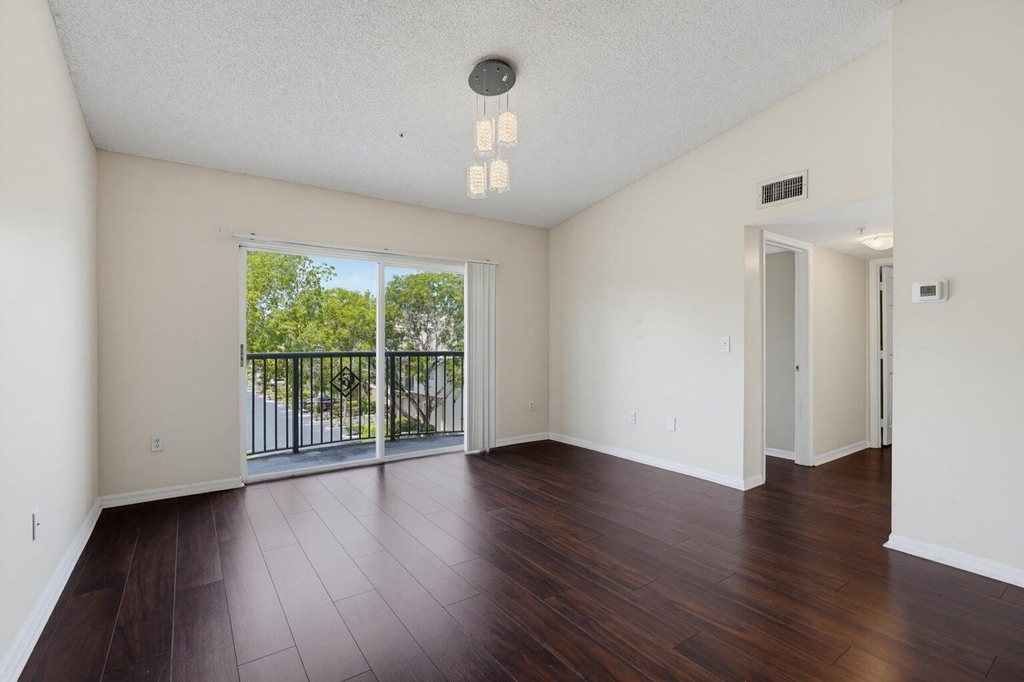 400 Crestwood Court N - Photo 13