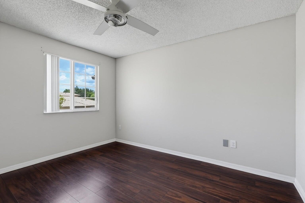 400 Crestwood Court N - Photo 8