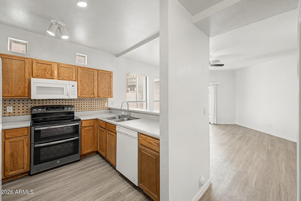 280 S Elizabeth Way - Photo 6