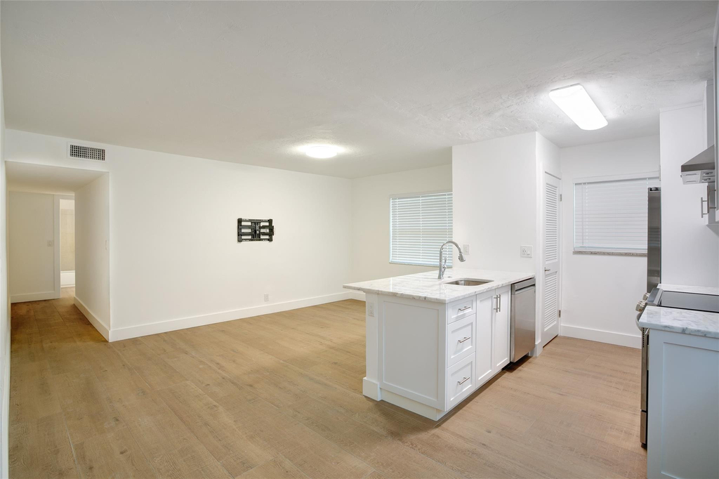 530 S Federal Highway - Photo 1